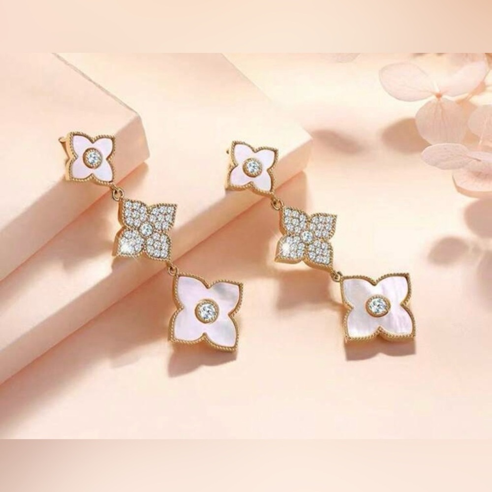 ✨ New ✨Absolutely Gorgeous Earrings✨